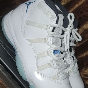 Jordan 11 legend blue